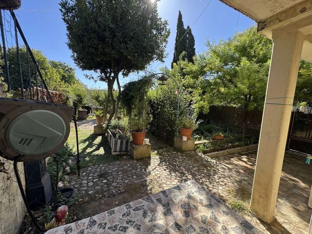 Maison à SAINTE-ANASTASIE