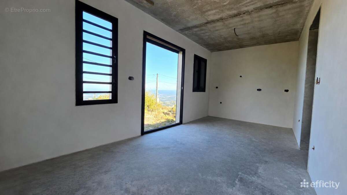 Maison 89 m² à Le Tampon  - photo 3