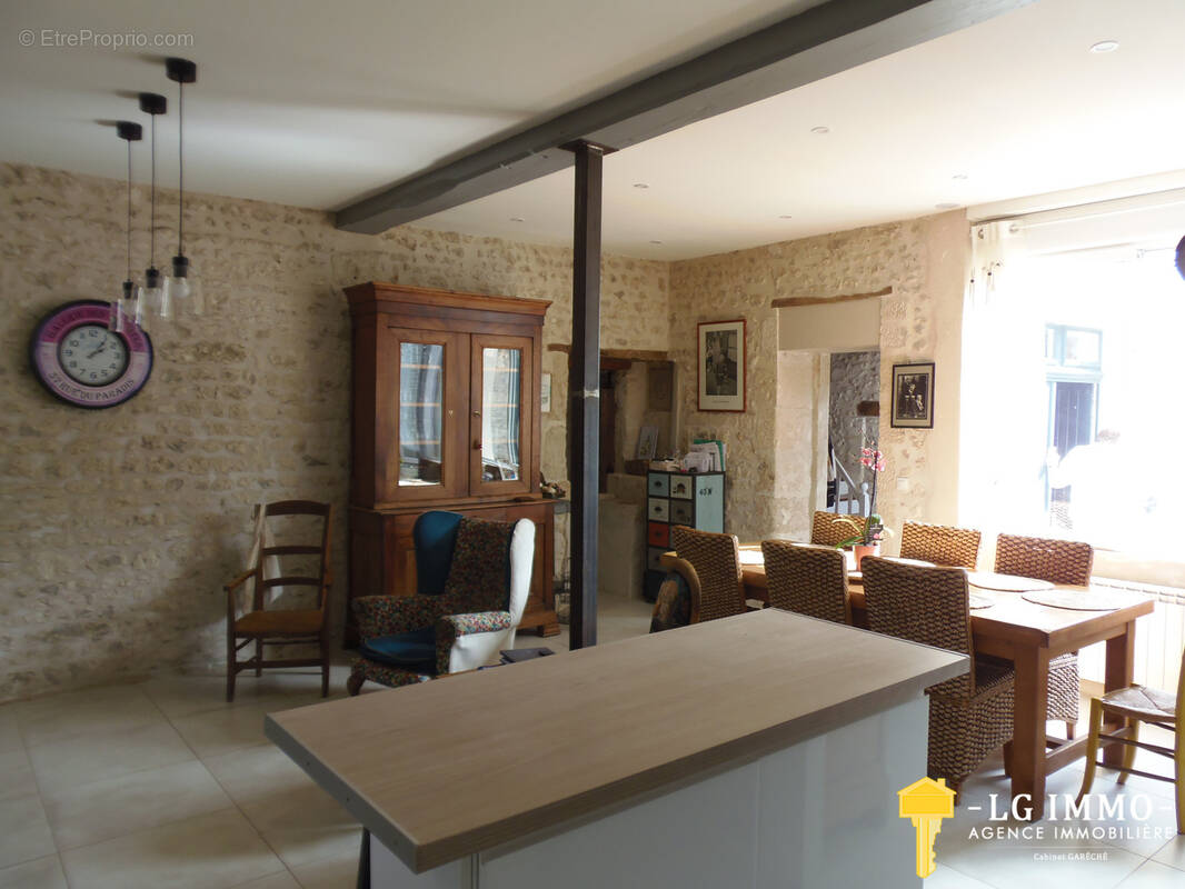 Maison à MORTAGNE-SUR-GIRONDE