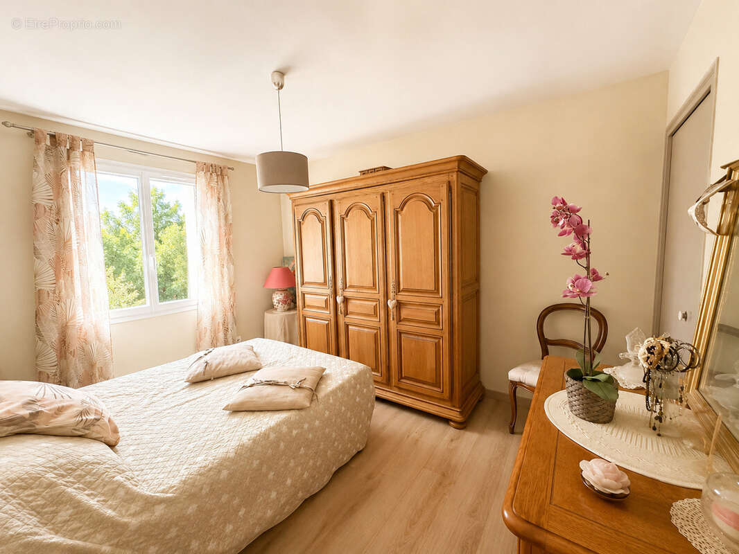Charme garanti - plain pied 120 m2 bon etat - grand terrain sollies ville colline - piscine hors sol - photo 11