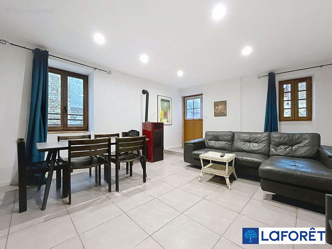 Maison à IS-SUR-TILLE