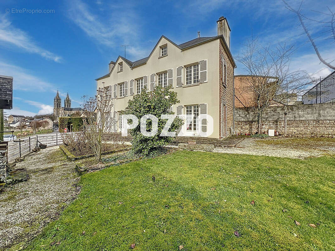 Maison à SAINT-HILAIRE-DU-HARCOUET