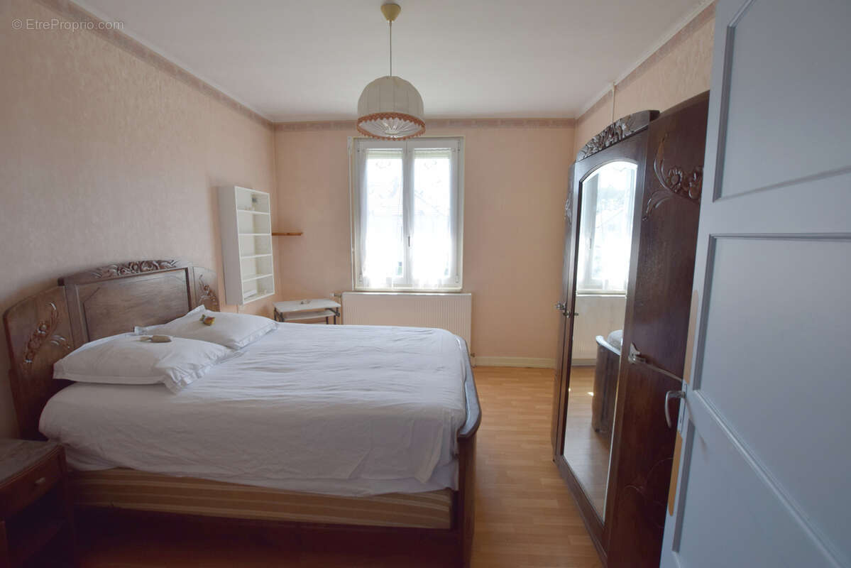 Maison à VIEUX-CHARMONT