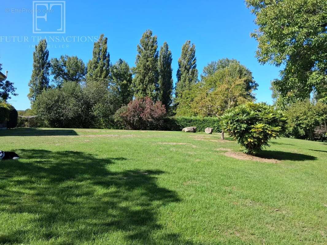 Maison à CHATEAU-L'EVEQUE