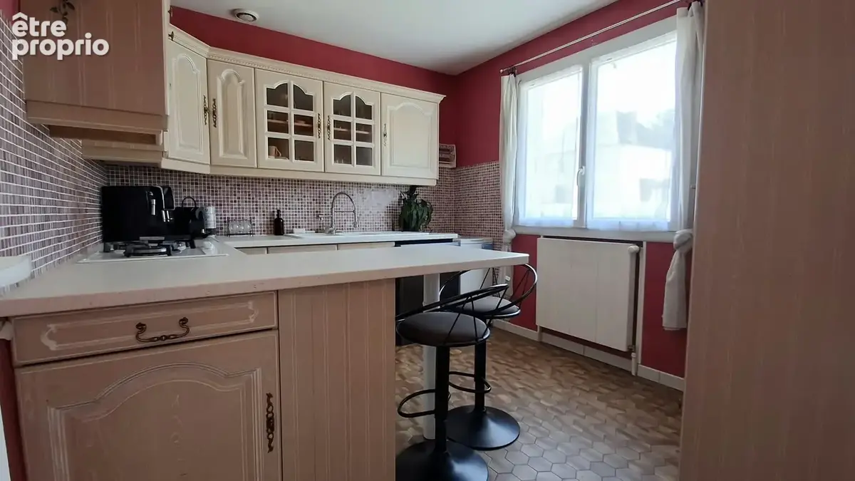Maison traditionnelle de plain-pied de 4 chambres sur terrain arboré de 1 046 m2 - photo 5
