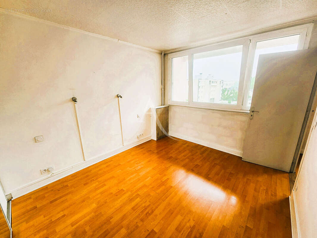 Appartement à FRESNES