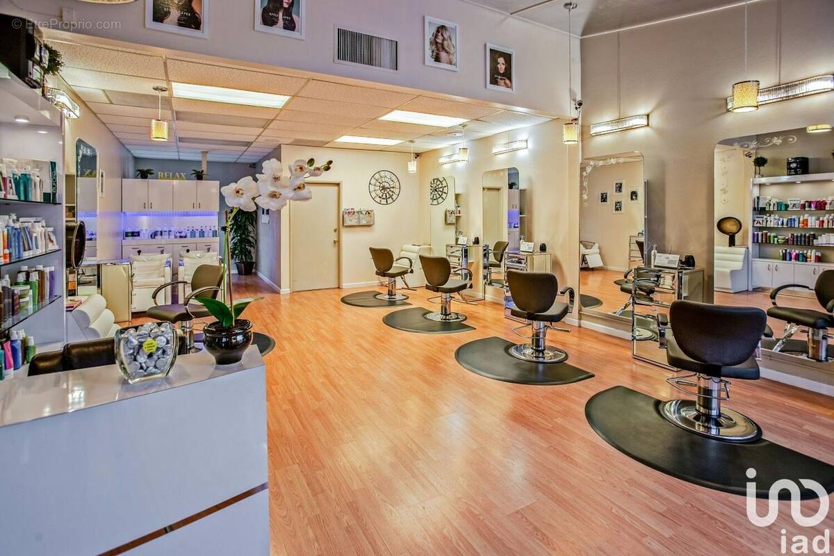 Photo 1 - Commerce à MONDEVILLE