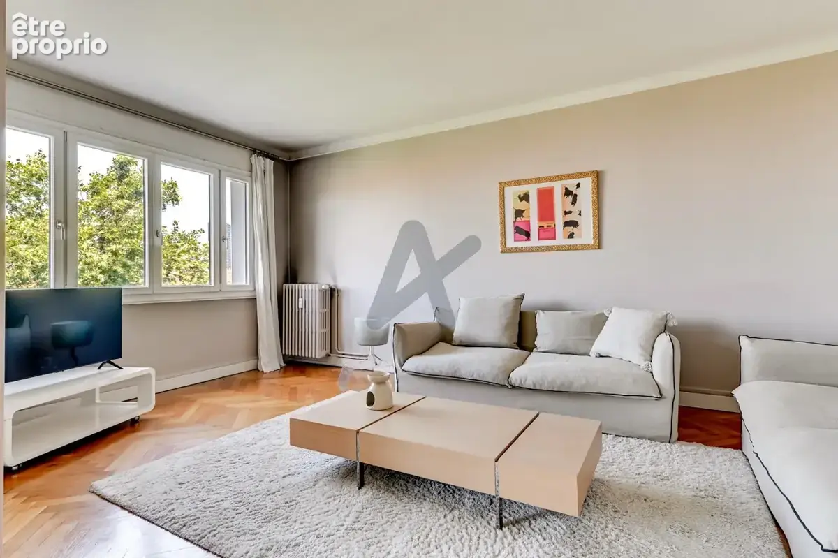 Appartement de 110 m2 en étage élevé avec une vue dégagée et un garage - photo 11