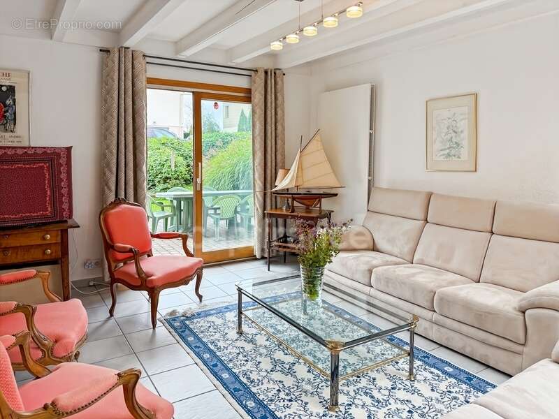 Maison à SAINT-GENIS-POUILLY