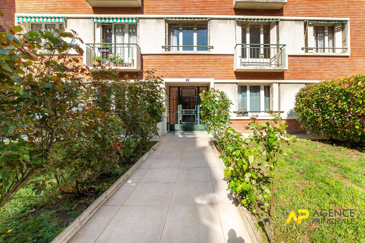 Appartement à LA GARENNE-COLOMBES