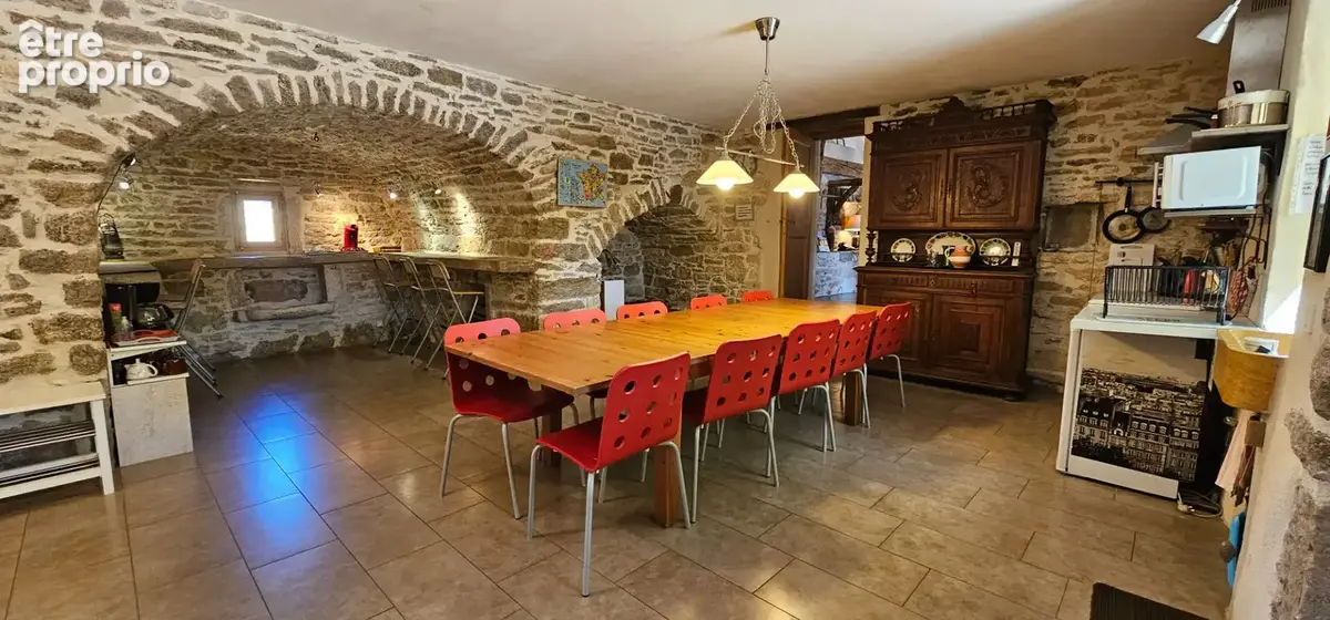 Propriété avec 2 maisons , dépendances sur GR65 - photo 4