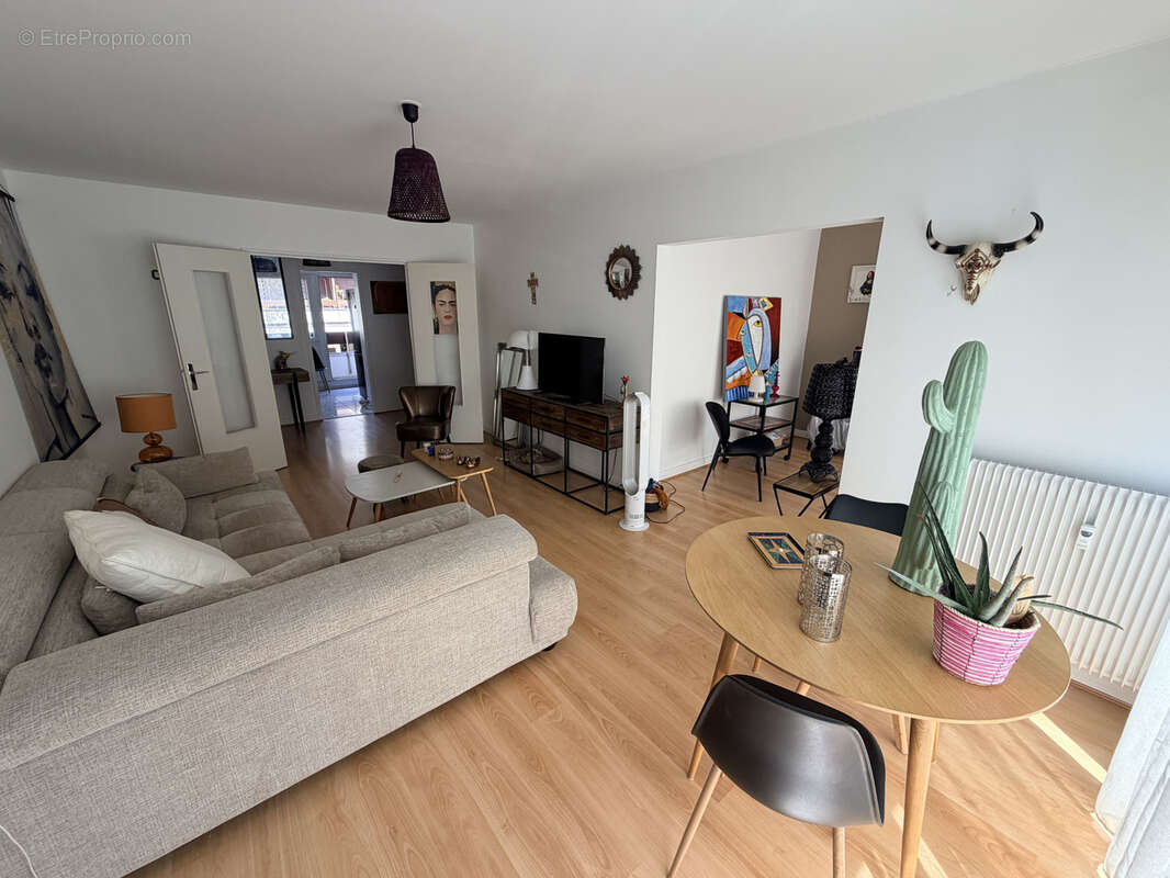 Appartement rénové 77,87 m2 avec balcons à Reims - photo 2