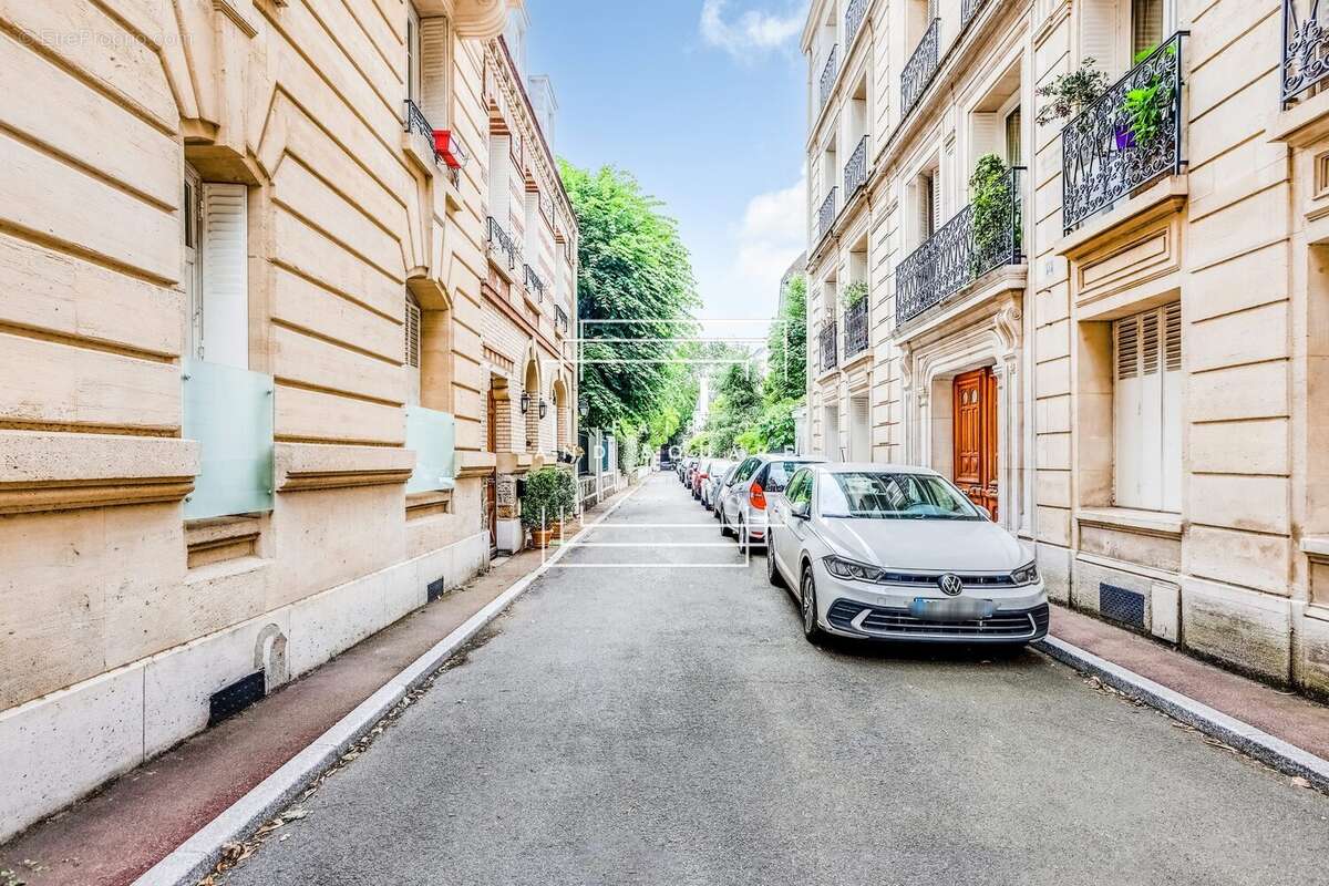 Appartement à NEUILLY-SUR-SEINE