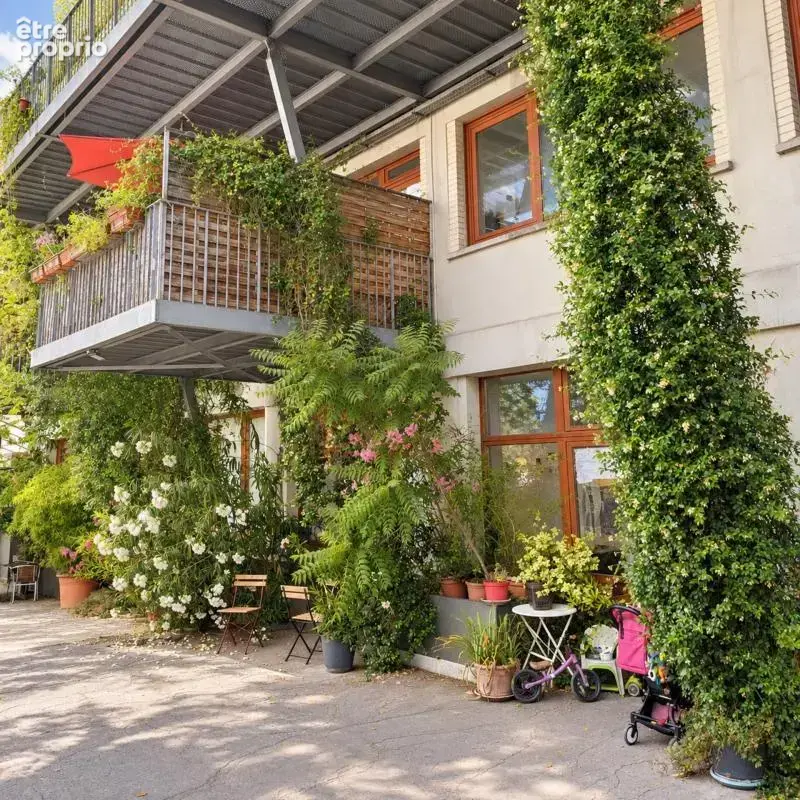 Duplex avec terrasse – À 4 min du métro Robespierre - photo 15