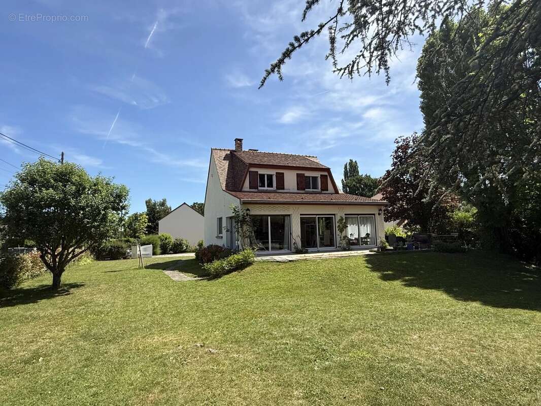 Maison à SAINT-MAURICE-MONTCOURONNE