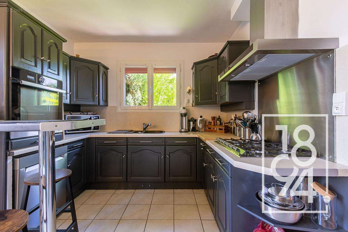 Maison à LE PUY-SAINTE-REPARADE