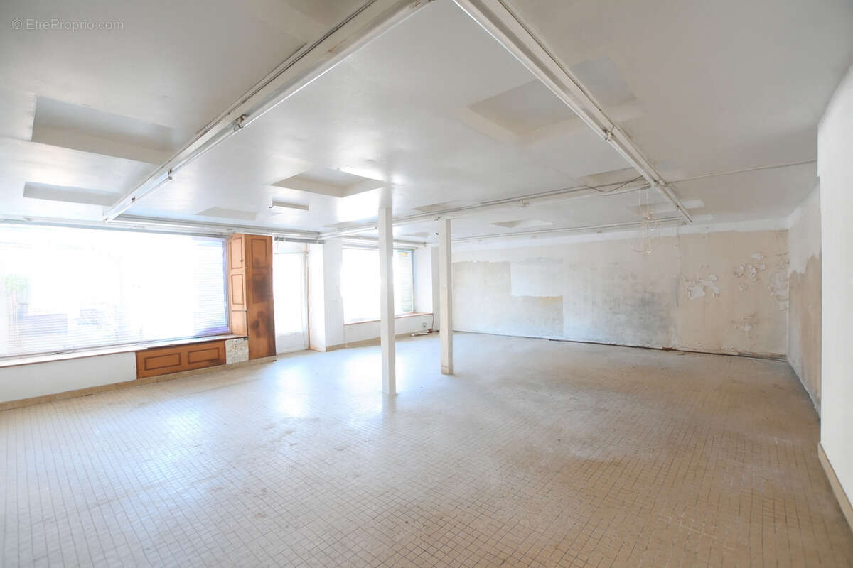 Commerce à QUARRE-LES-TOMBES