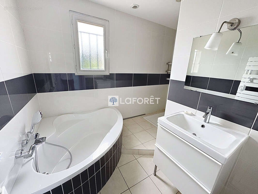 Maison à L'ISLE-D'ABEAU