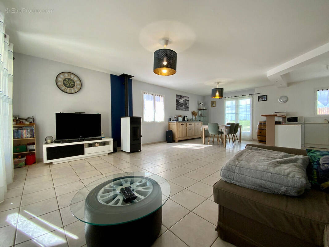 Maison à JARNAC-CHAMPAGNE