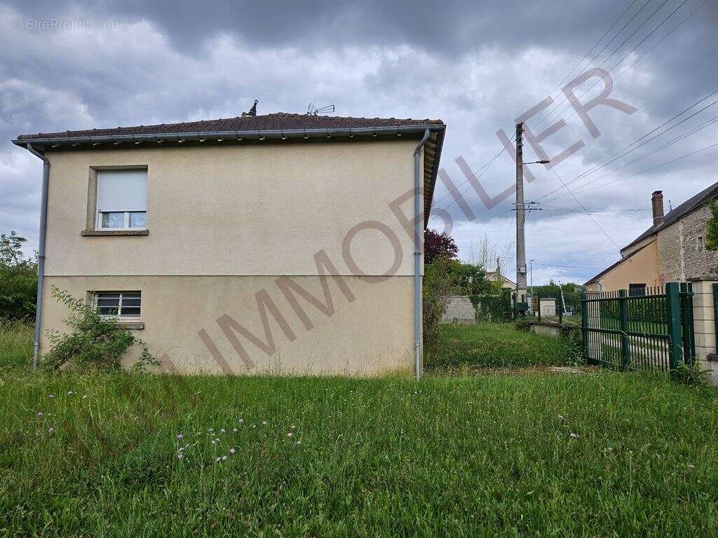 Maison à AUGY