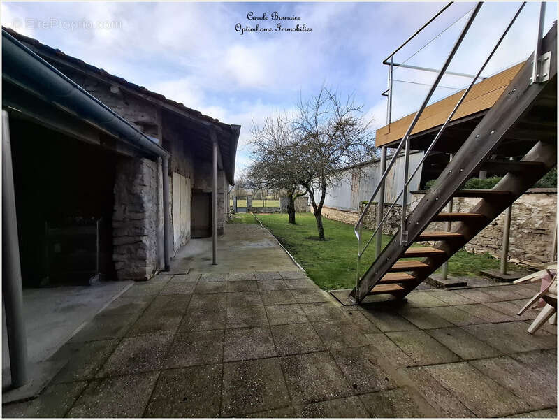 Maison à NEUFCHATEAU