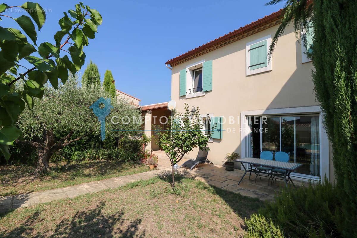 ENTRE UZES, NIMES ET AVIGNON : Villa récente P4 avec piscine et jardin - photo 7