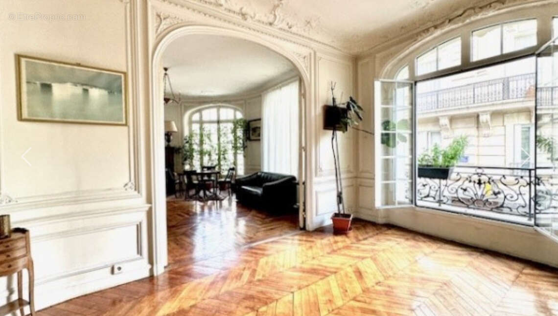 Appartement à PARIS-17E