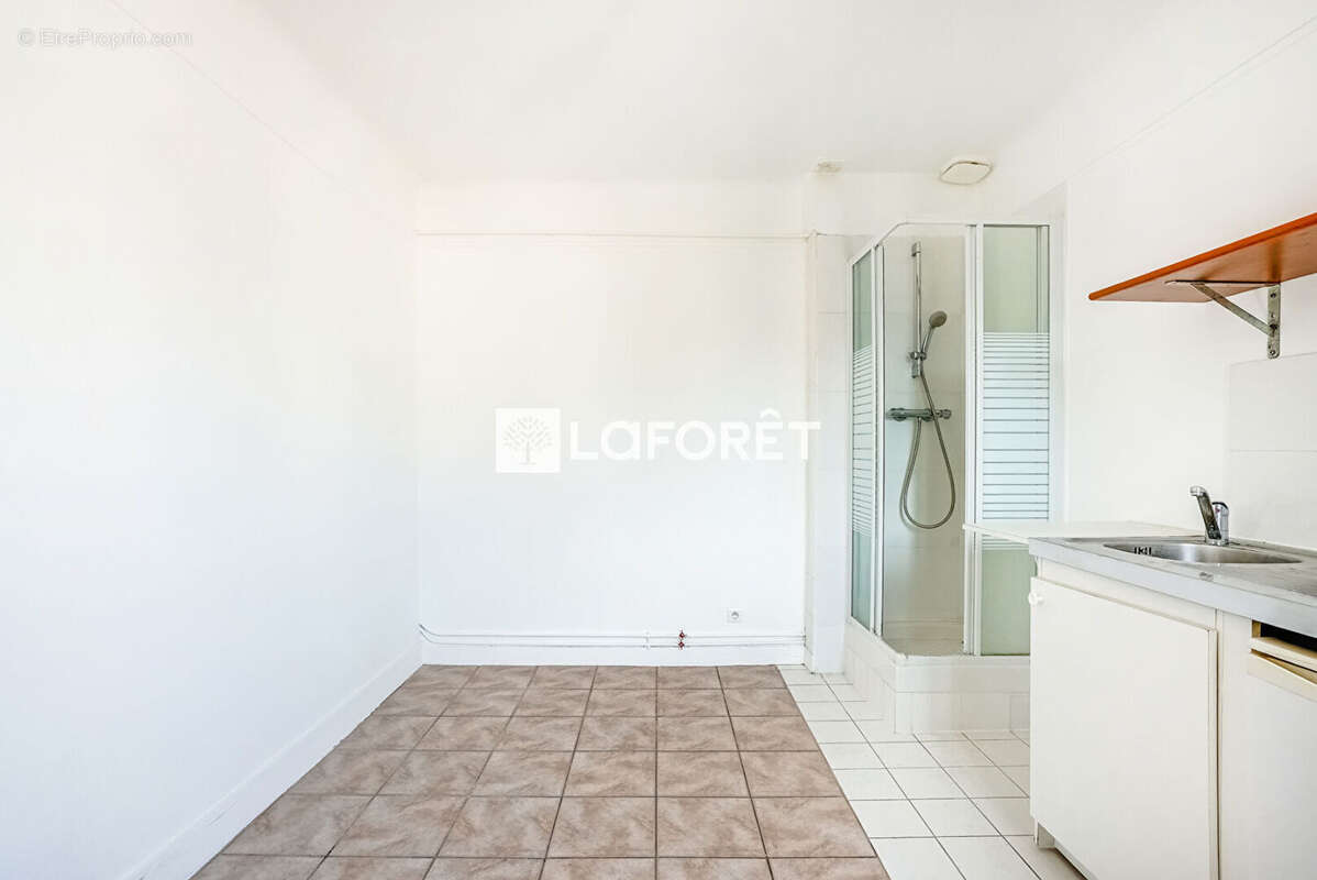 Studio charme sous les toits - Vue Tour Eiffel - photo 2