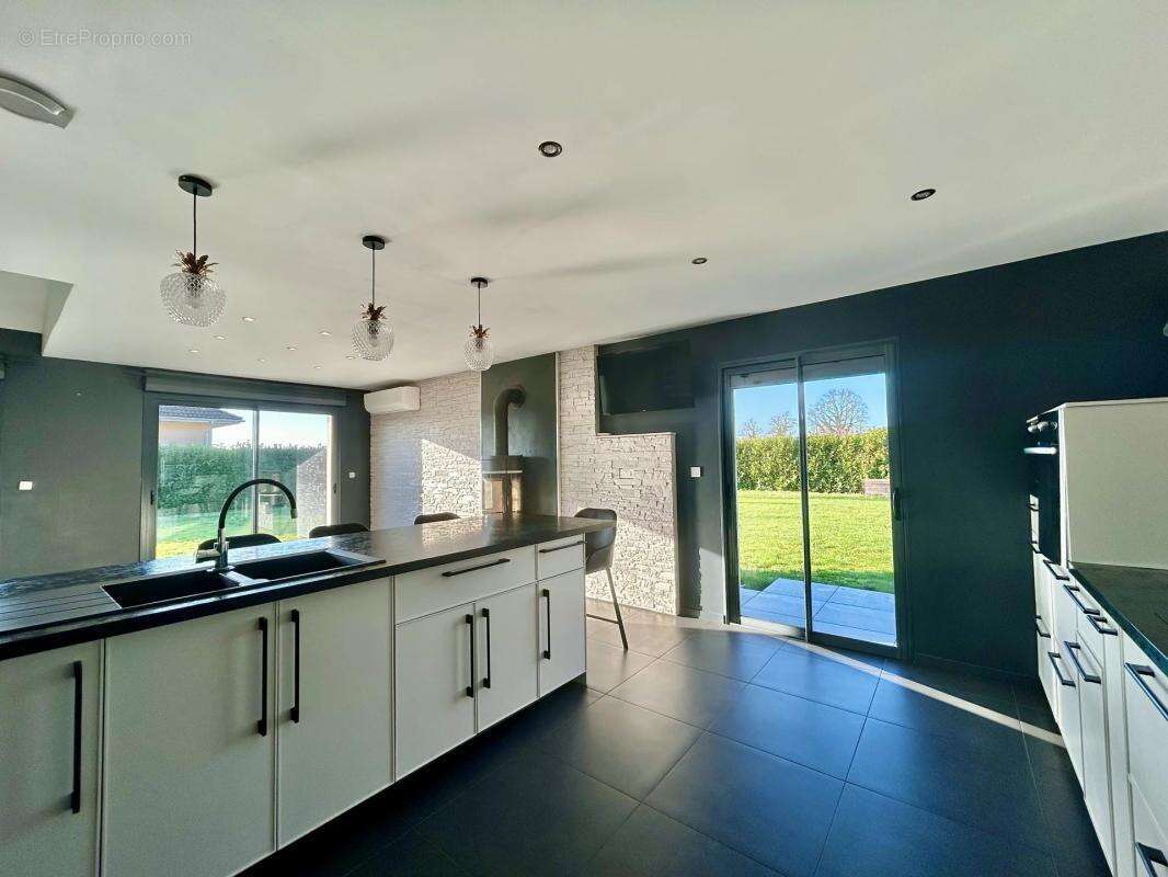 Maison à SAINT-GENIX-SUR-GUIERS