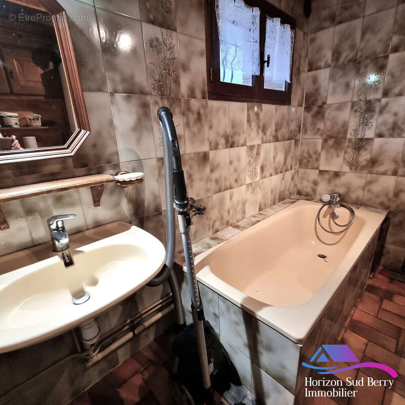 salle de  - Maison à VIJON