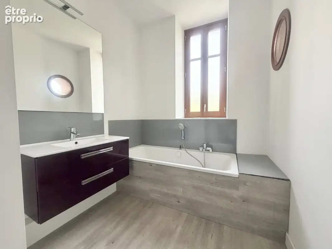 APPARTEMENT DE STANDING T3 + bureau 112M2 Hyper centre de Vichy - photo 8