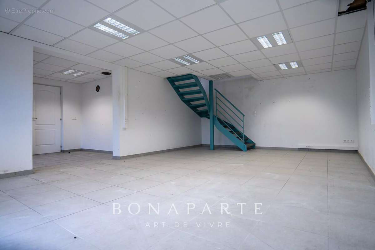 MEILLON – Locaux professionnels avec entrepôt et bureaux – 625 m² - photo 4