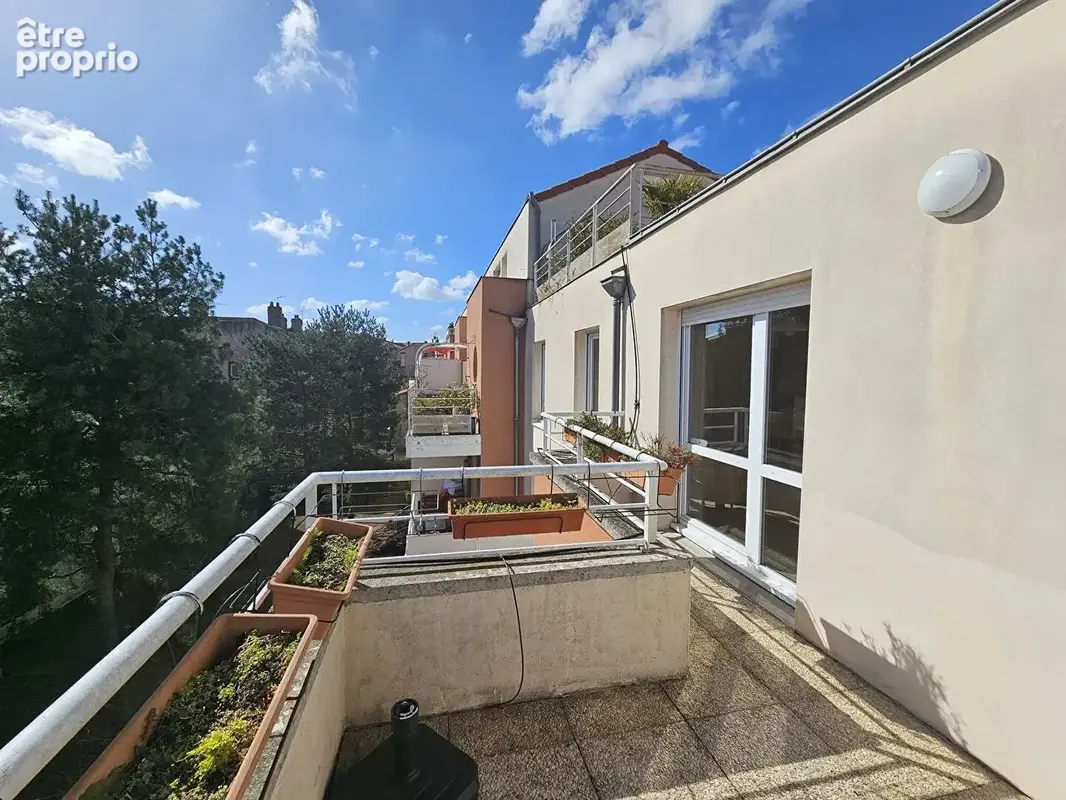 Duplex - 3 terrasses - garage - plateau central - photo 6