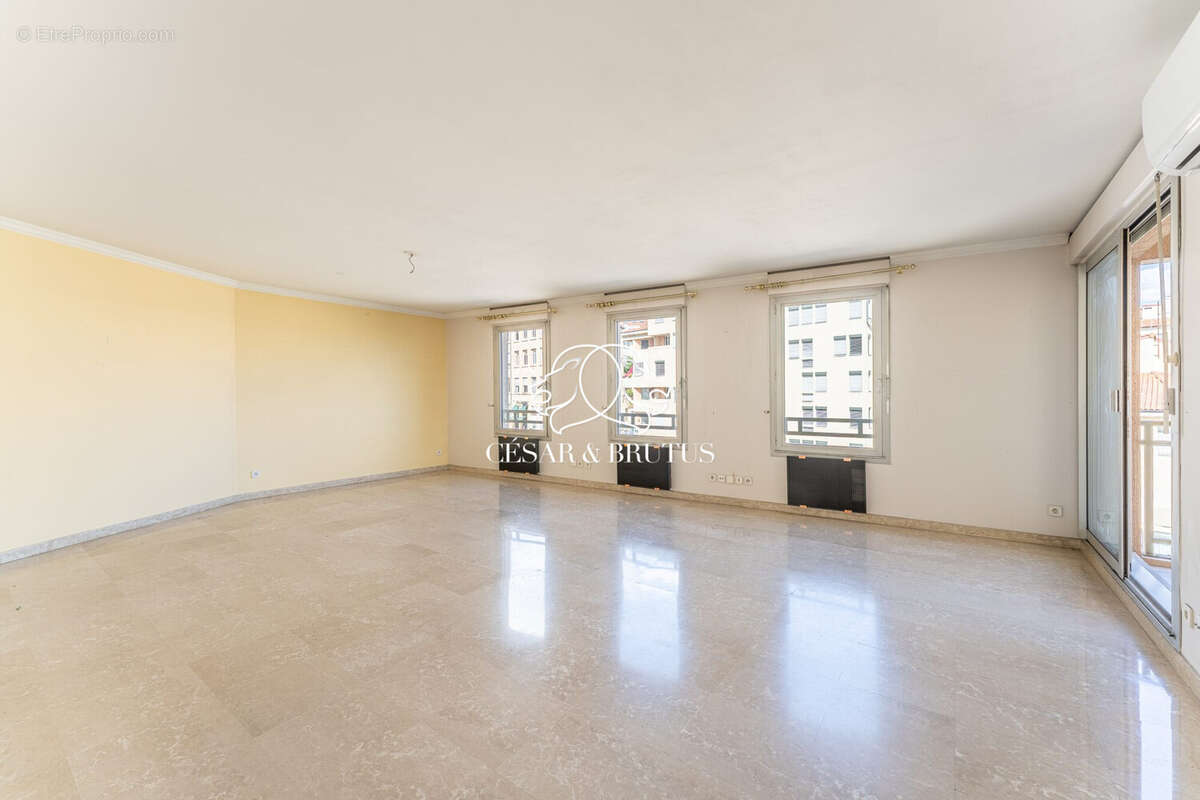 Appartement à LYON-1E