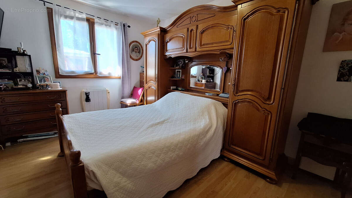 Maison à SAINT-GENES-CHAMPANELLE