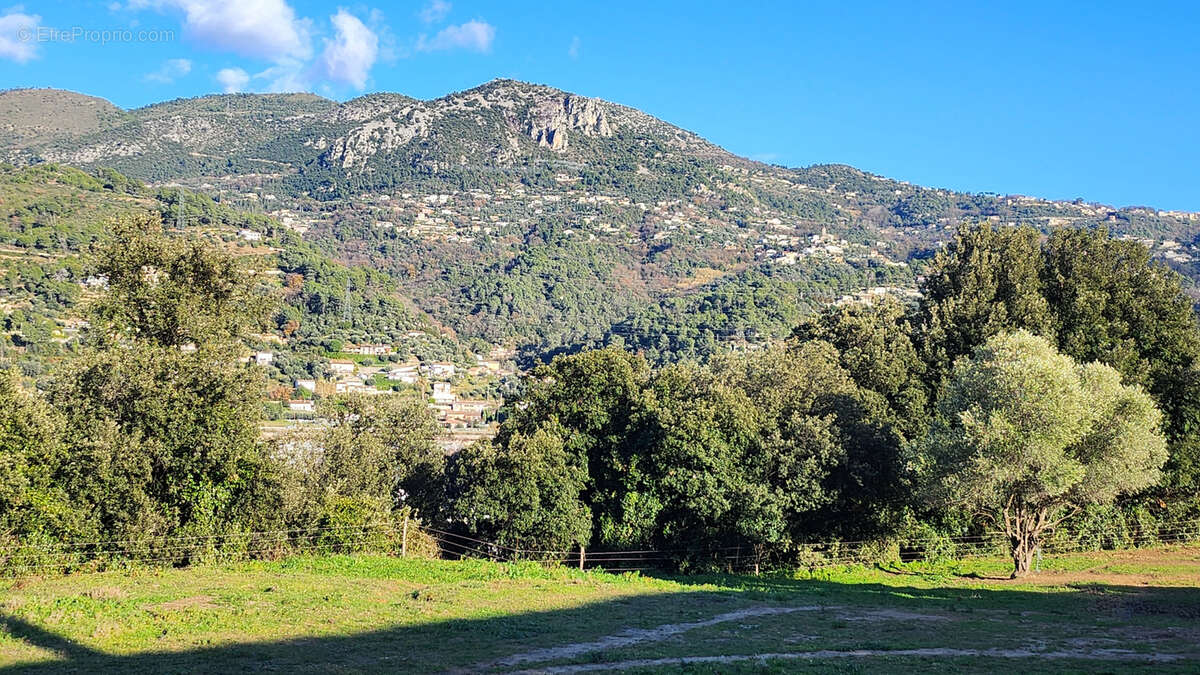 Sous compromis carros les plans residentiel: joli terrain a batir de 800m2 environ, vue degagee sur les collin - photo 3