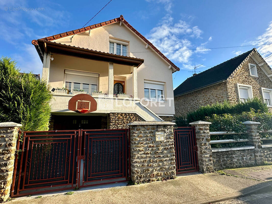 Maison à VIRY-CHATILLON