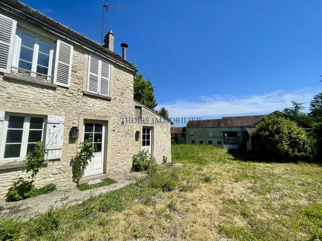 Maison à THOIRY