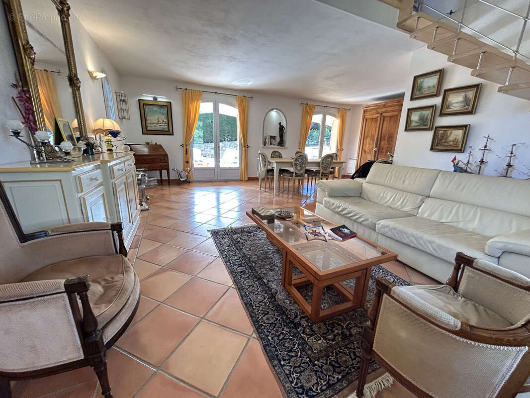 Autre à SAINT-RAPHAEL