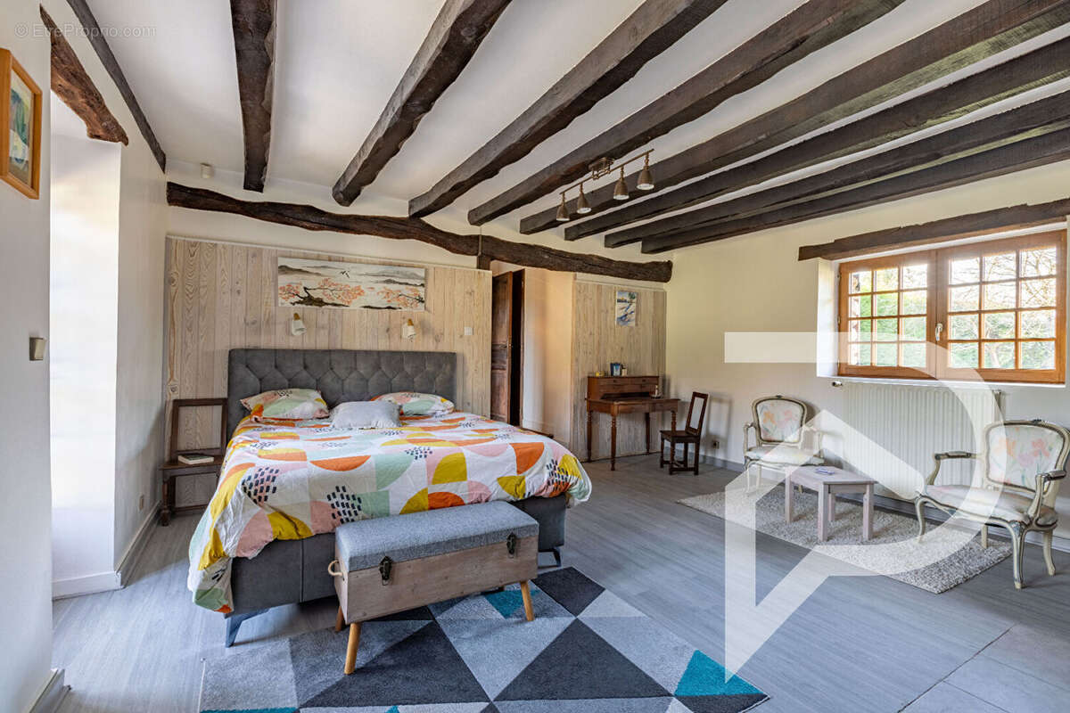 Maison à PEROY-LES-GOMBRIES