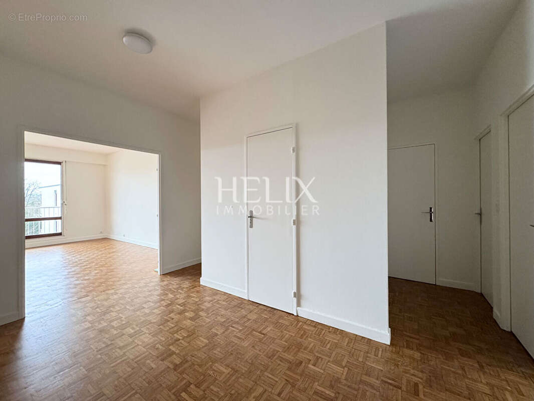 Appartement à LE MESNIL-LE-ROI