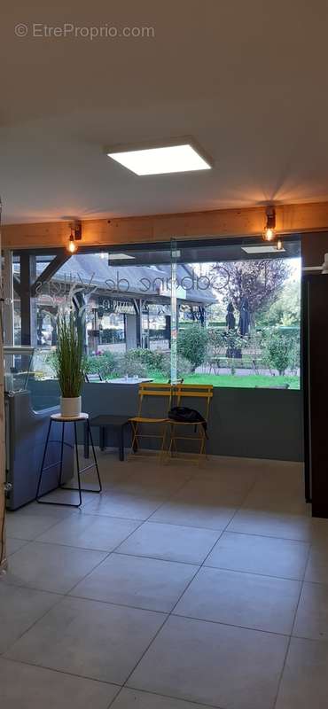 SALLE DE RESTAURANT - Commerce à VILLERS-SUR-MER