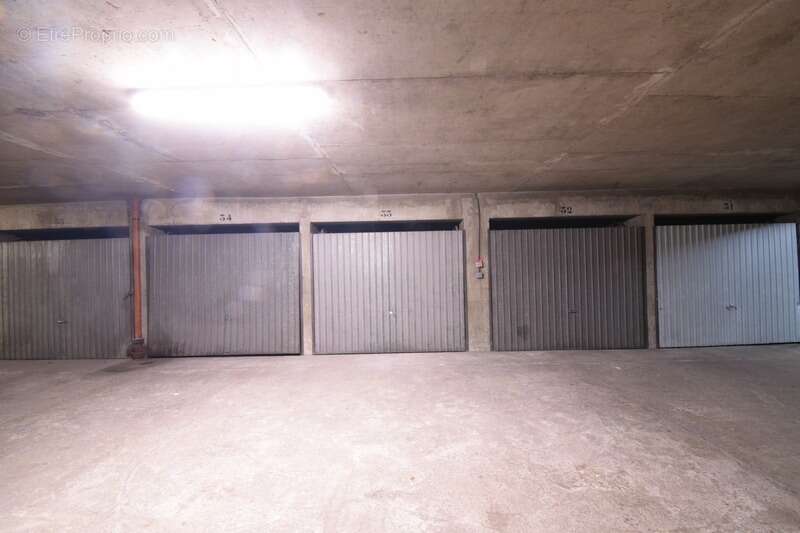 Parking à PARIS-20E
