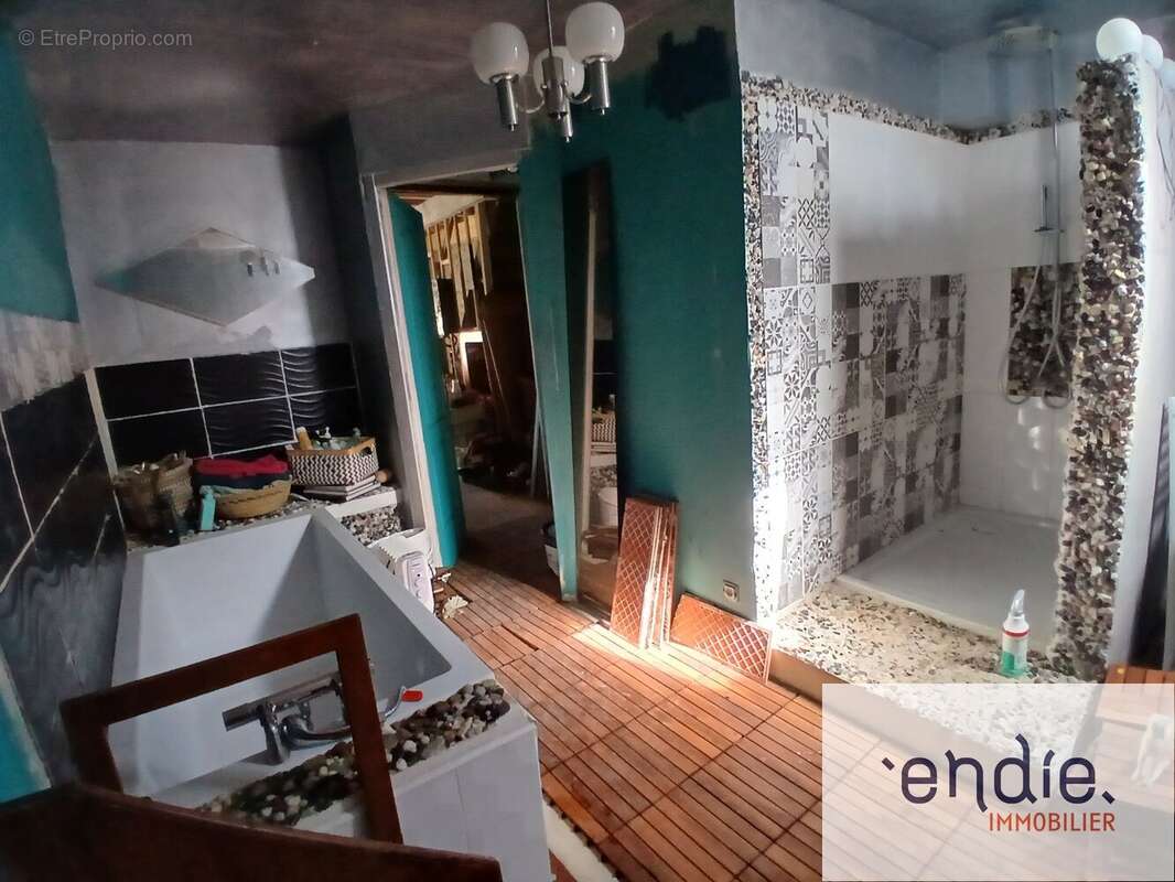 Maison de caractère à rénover  140 m² habitables Vals-des-Tilles (Villemoron) sur terrain de 570m² - photo 7
