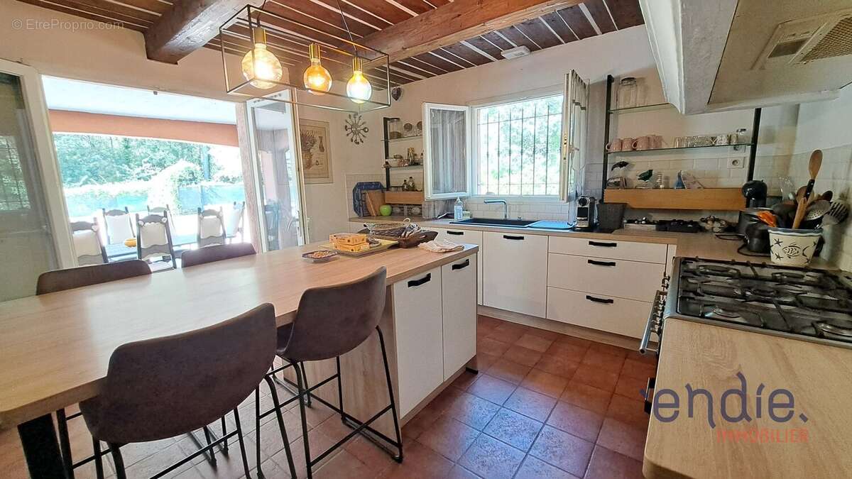 St Antonin du var villa plain pied 240 m² sur 1500  m² avec piscine - photo 9