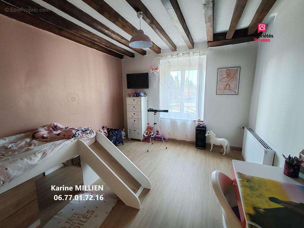 Maison à CHERISY