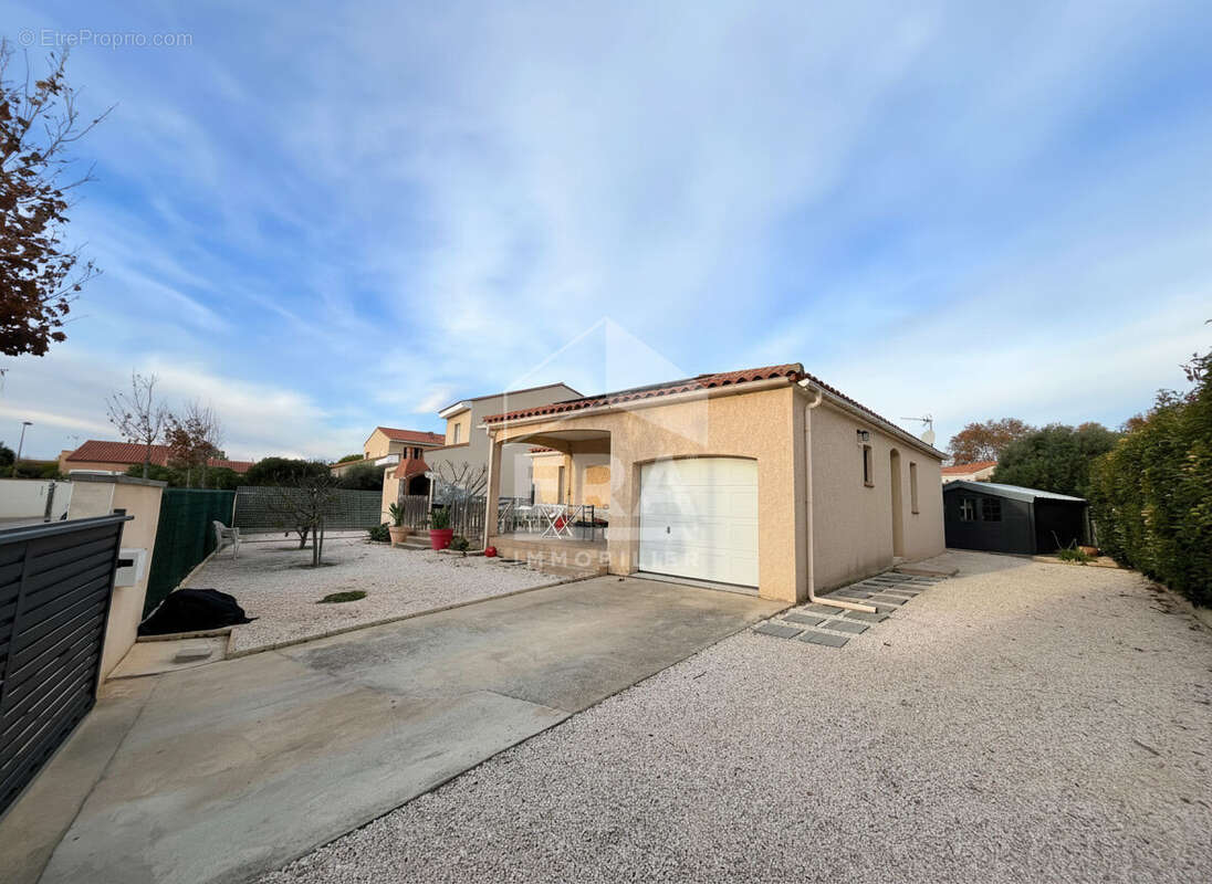 Maison à SAINT-LAURENT-DE-LA-SALANQUE