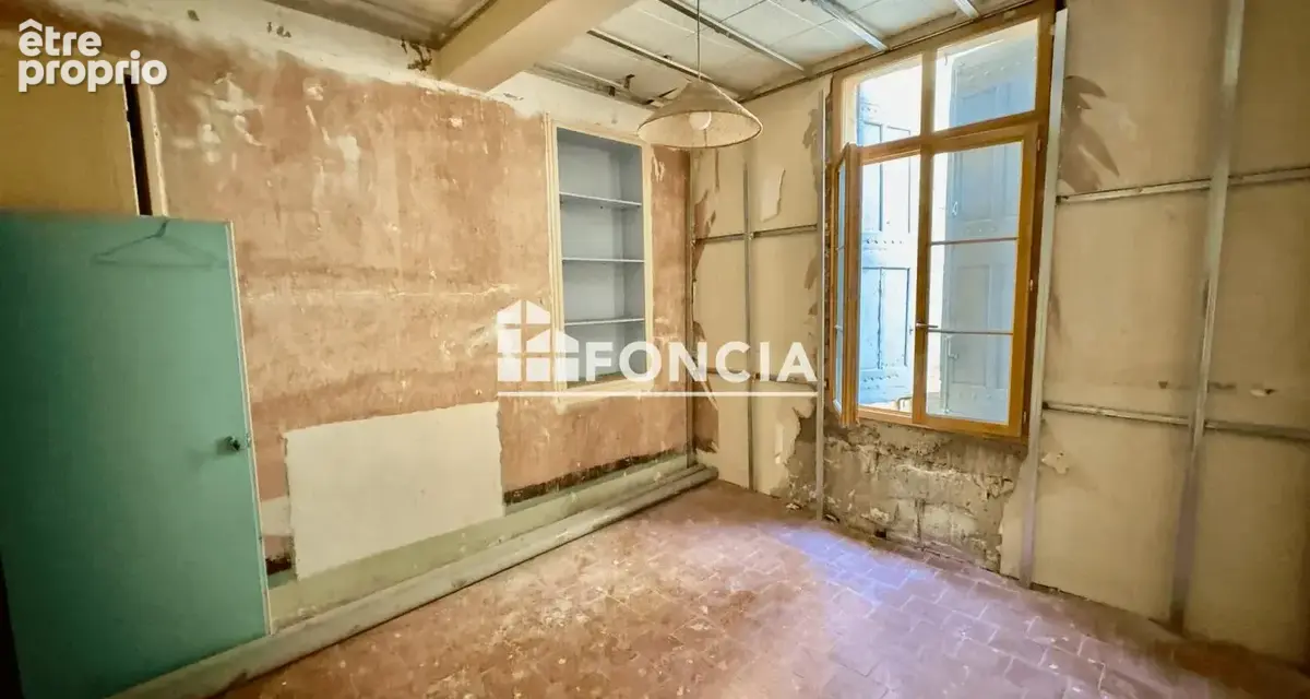 Pézenas centre — maison de ville avec garage, rénovation à achever - photo 1