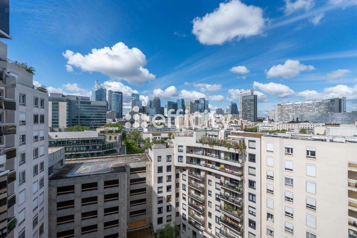 Appartement à COURBEVOIE