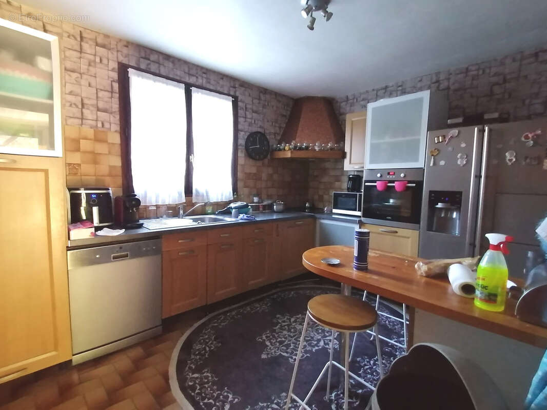Genas, maison de 210 m2 habitable - photo 2